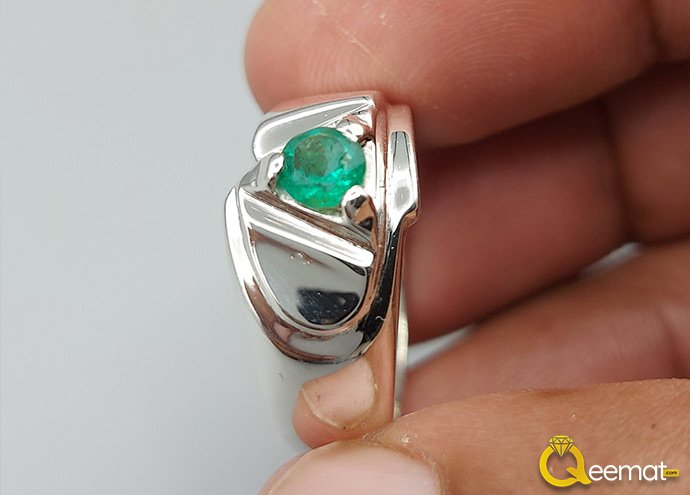 Beautiful Emerald Stone Ring For Women's
