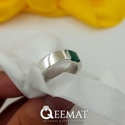 Natural Emerald Stone Ring Band Made of 925 Sterling Silver