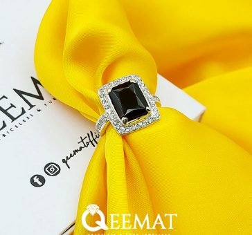 black-sapphire-stone-ring